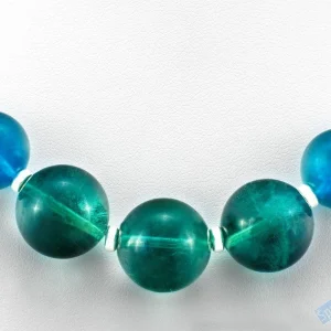 Originální náhrdelník na lanku z modrého až modrozeleného fluoritu QA, kuličky cca 13 a 18 mm, stříbro Ag 925/1000 (FLM6051S)
