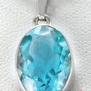 Stříbrný přívěsek (Ag 925/1000) s broušeným Sky Blue topazem QA cca 18 x 13 mm "laguna Bora Bora VIII" (TP7865P)