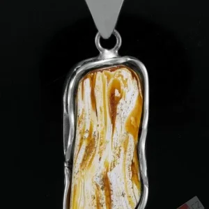 Unisex stříbrný přívěsek (Ag 925/1000) s baltským bílým jantarem s příměsí koňakového jantaru QAA, cca 33 x 15 mm "léčivá síla bílého jantaru III" (JA1422P)